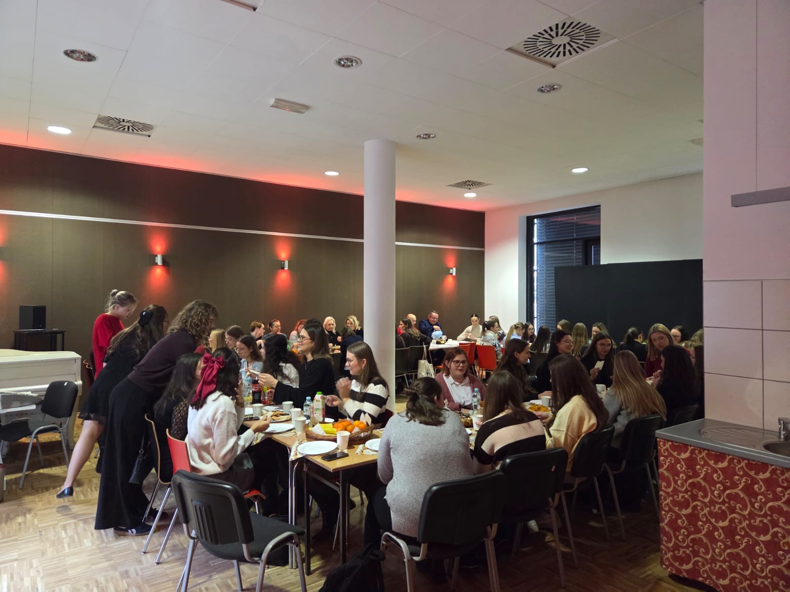 b06fdd02-6b91-4d4e-95a9-e3819908c5bf 2